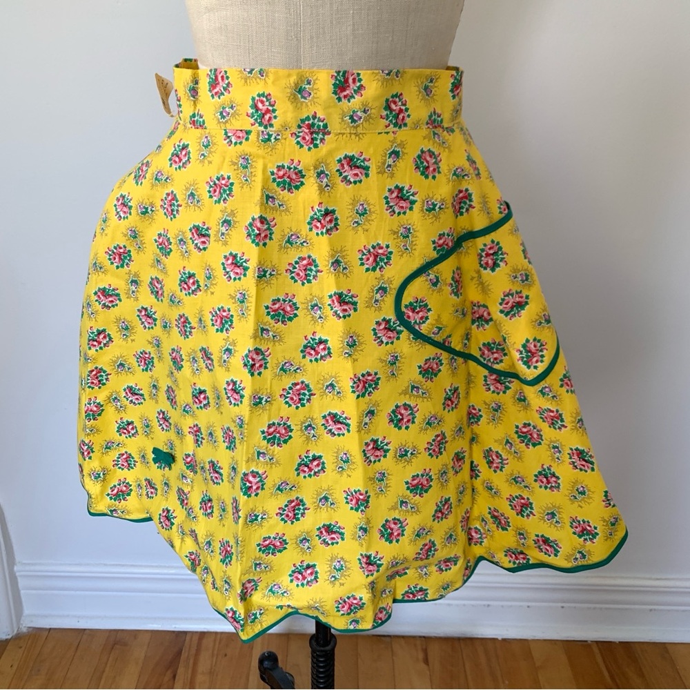 Vintage Apron ‘69’s Yellow Floral NOS